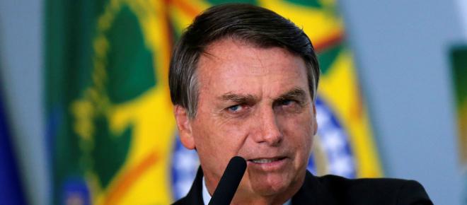 Bolsonaro diz que Saúde suspendeu compra de seringas por aumento de preços