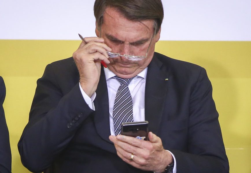 Bolsonaro sanciona apoio a Estados e municípios, mas veta benefícios