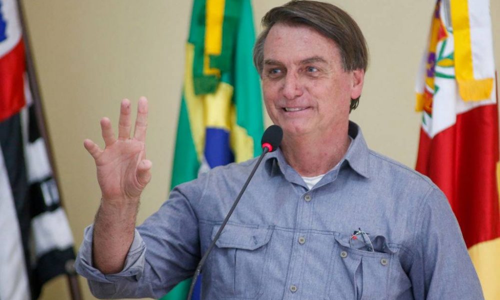 Bolsonaro pretende elevar isenção do IR para R$ 3 mil em 2022 e diz que governo não elevará impostos