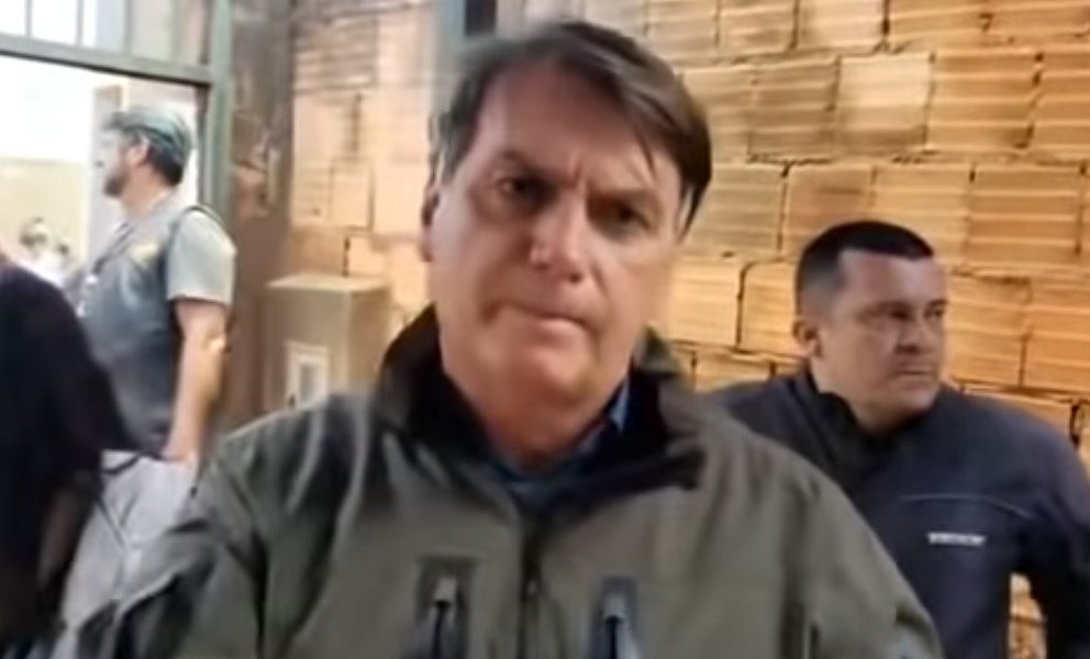 Enquanto fome cresce no Brasil, Bolsonaro ataca Venezuela: “Comeram todos os animais”