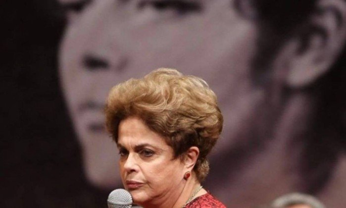 Dilma rebate matéria da Folha que a compara com Bolsonaro: “Cínica, manipula os fatos para reescrever a História”