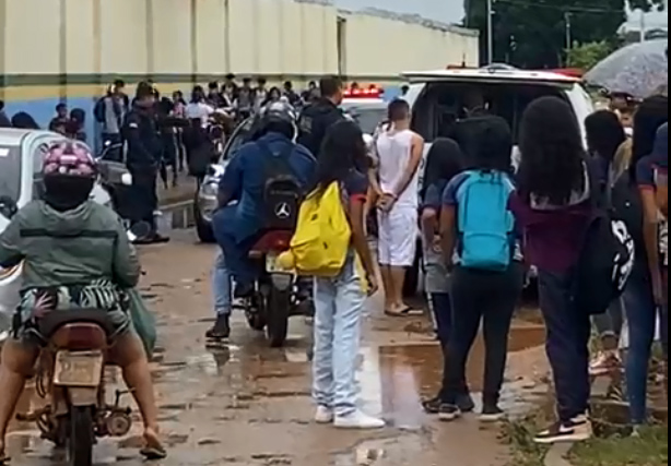 PM prende jovem armado em frente à escola esperando para matar aluno