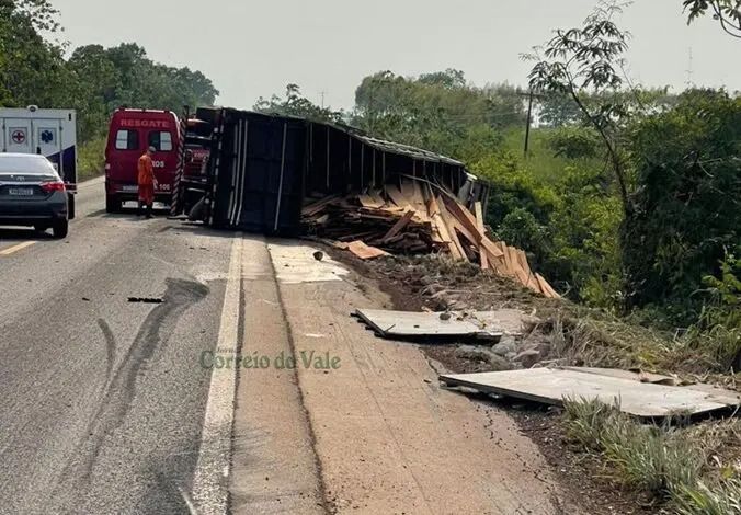  Motorista de carreta morre no hospital; suposto mal súbito pode ter causado o acidente entre Presidente Médici e Cacoal