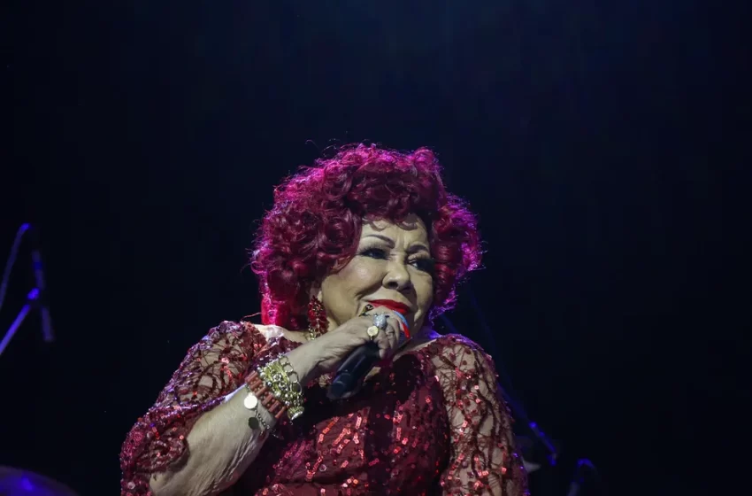  Alcione deixa show após passar mal, mas volta ao palco e encerra apresentação