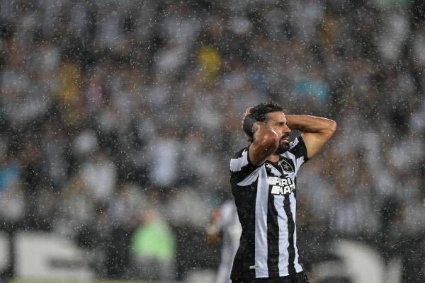  Diego Costa não renova com o Botafogo; veja as opções para o ataque em 2024