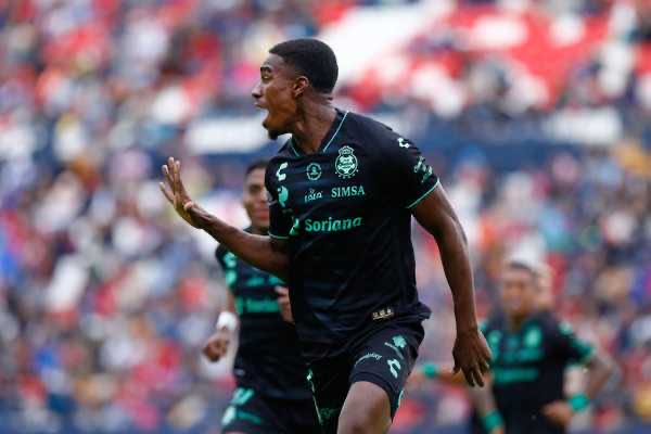  Corinthians vê Santos Laguna dificultar liberação de Félix Torres, mas crê em breve desfecho