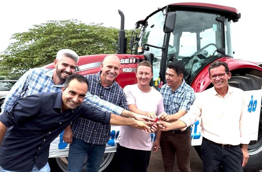  Município de São Felipe recebe trator agrícola destinado pelo deputado Ezequiel Neiva