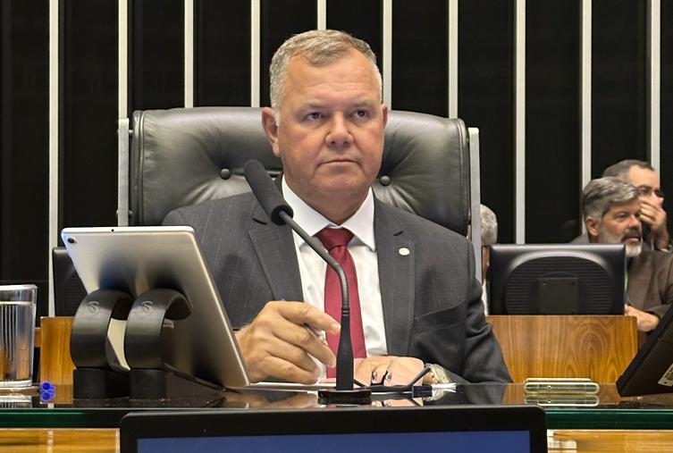  Deputado de Jaru assina pedido de Impeachment de Lula