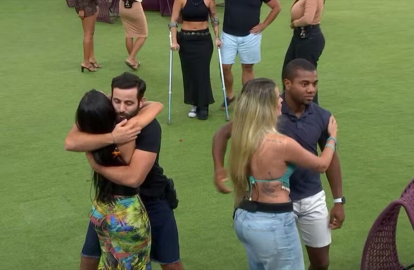  Yasmin abraça Davi e brother comemora permanência no BBB 24 com Isabelle