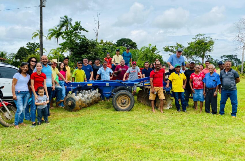  Deputado Pedro Fernandes entrega implementos para agricultores de Ariquemes