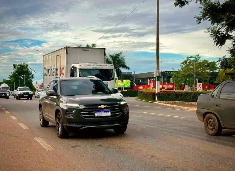  Prazo para licenciamento de veículos com placa final 1,2 e 3 encerra na quinta-feira, dia 28