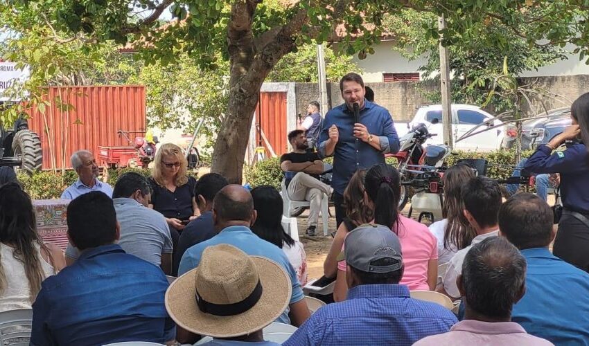  Alex Redano entrega implementos ao homem do campo e reforça compromisso em Theobroma