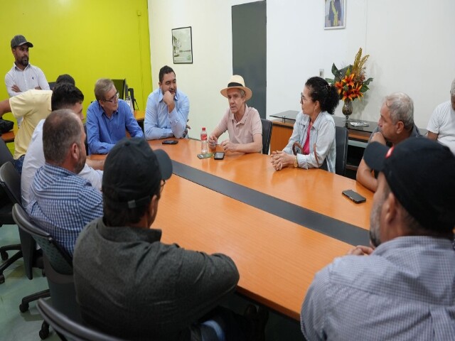  Senador Jaime Bagattoli discute regularização fundiária com produtores do distrito de União Bandeirantes e o Incra