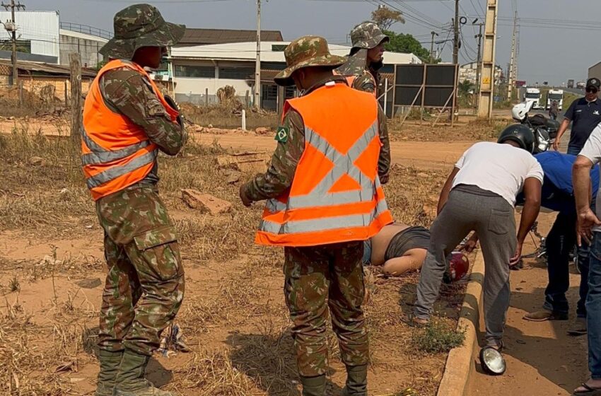  Jaru: Motociclista sofre ferimentos graves ao colidir na traseira de veículo do Exército na BR-364, Setor 08