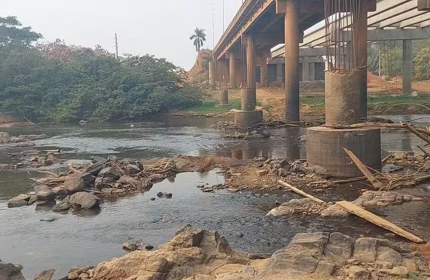  Seca afeta rio Jaru e em alguns trechos é possível atravessar a pé