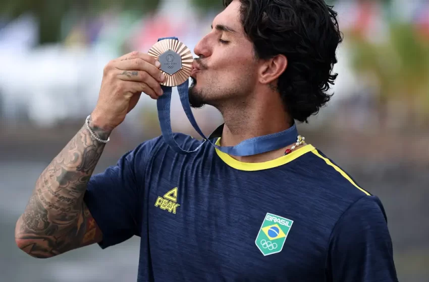  Gabriel Medina garante bronze para o Brasil no surfe masculino