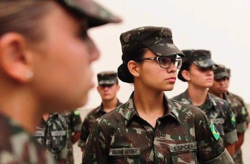  Mulheres poderão se alistar no serviço militar aos 18 anos