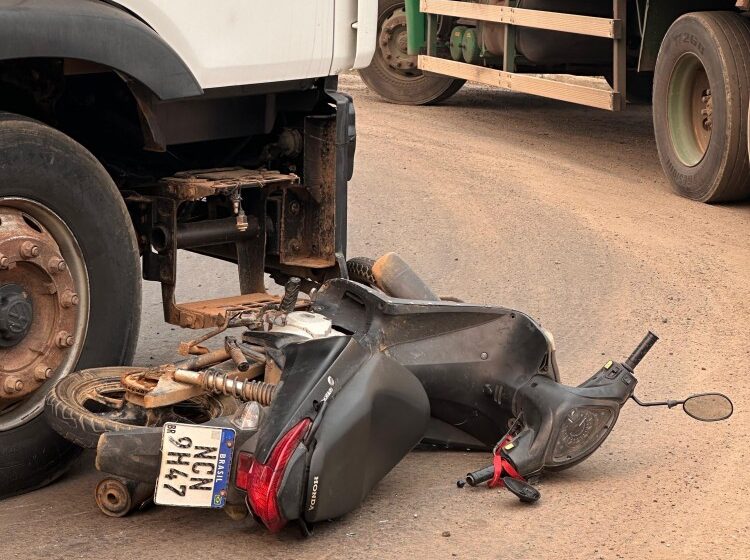  Motociclista é derrubado por Caminhão Durante Conversão na BR-364 Próximo ao Posto Leite