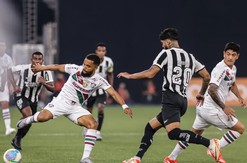  Fluminense e Botafogo fazem clássico de opostos no Brasileiro