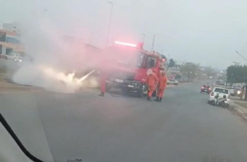  Jaru: Motocicleta é destruída por incêndio na Avenida JK