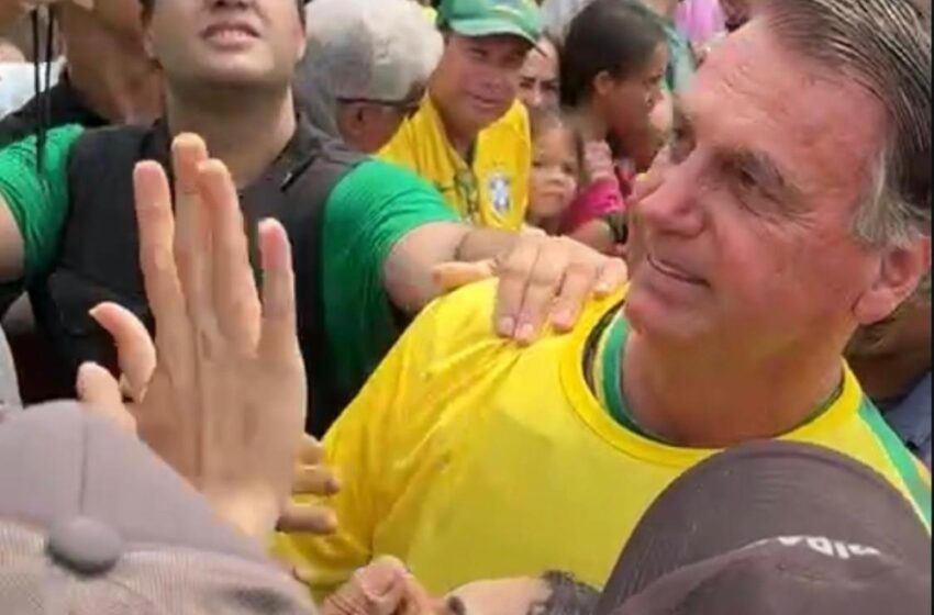  Bolsonaro Chega ao Bosque Beira Rio e é Recebido por apoiadores