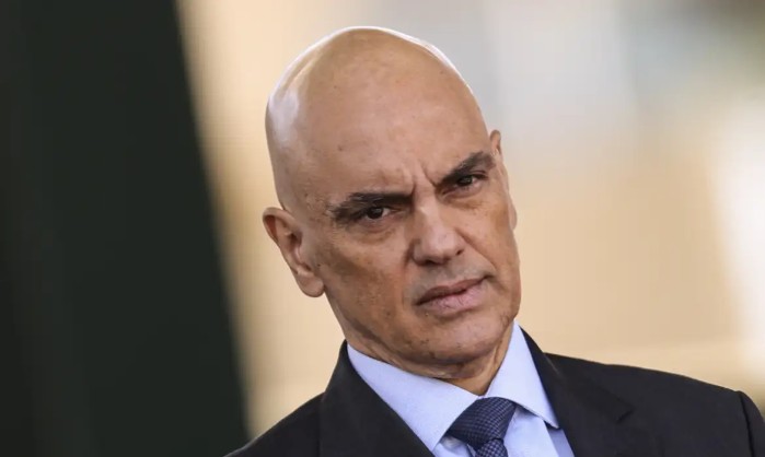  Ministro Alexandre de Moraes determina desbloqueio do X no Brasil