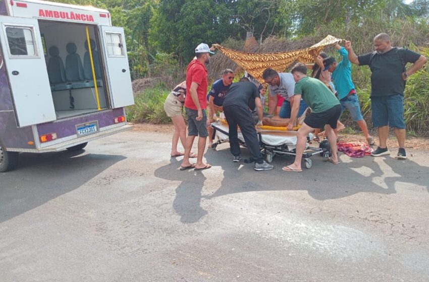  Jaru: Bombeiro à paisana e populares socorrem motociclista acidentado na RO-464