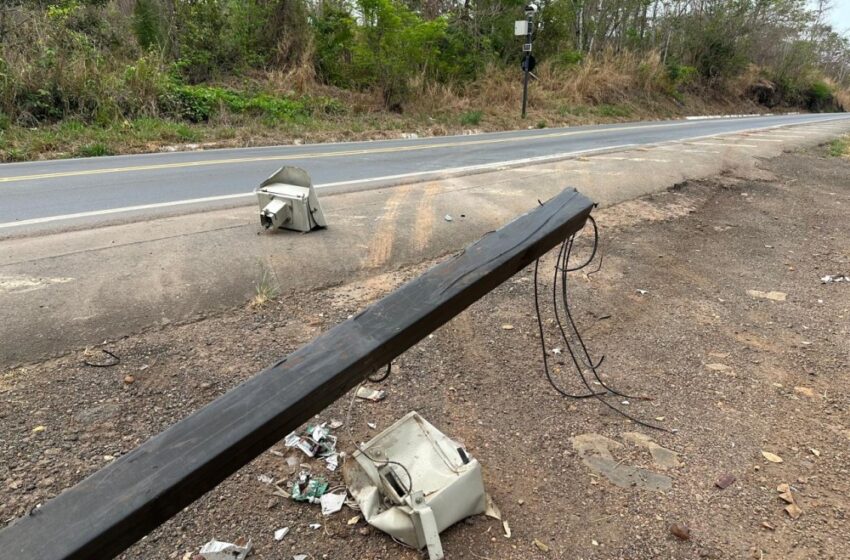  Jaru: Mulher colide com radar na BR-364, em frente ao Rancho Fundo