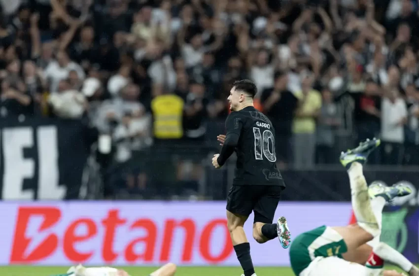  Corinthians vence clássico com o Palmeiras para se afastar do Z4