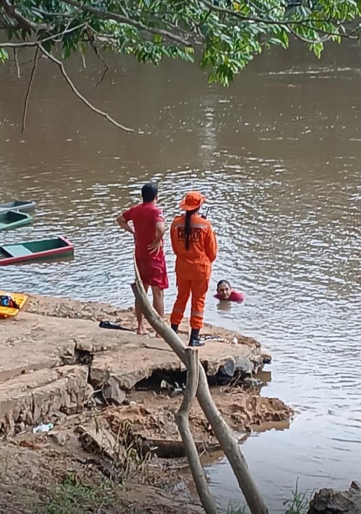 Jaru: Homem se afoga no Rio Jaru e Bombeiros fazem buscas