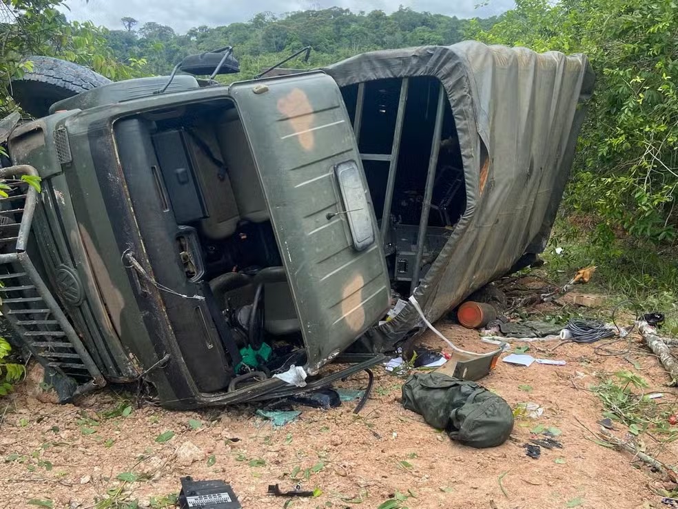 Militar morre após veículo do Exército Brasileiro tombar na BR 364