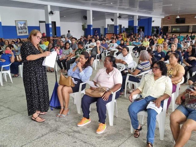  Sindeprof apresenta proposta de tabelas salariais durante assembleia geral de servidores municipais