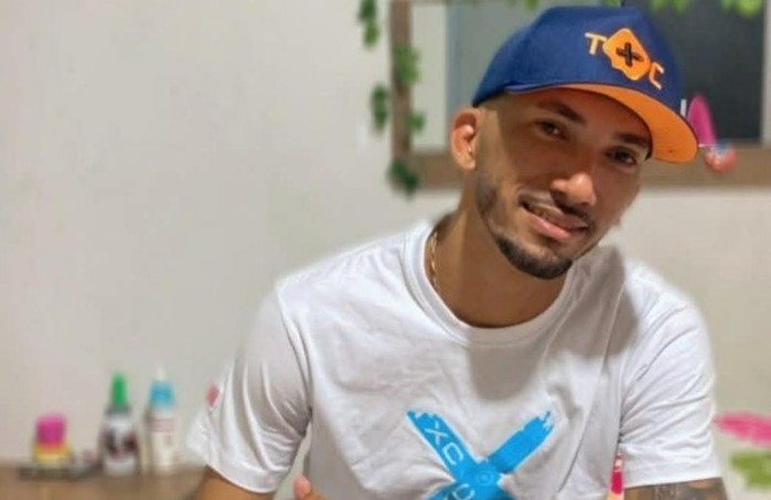 Jovem é assassinado com vários tiros dentro de casa, em Cerejeiras