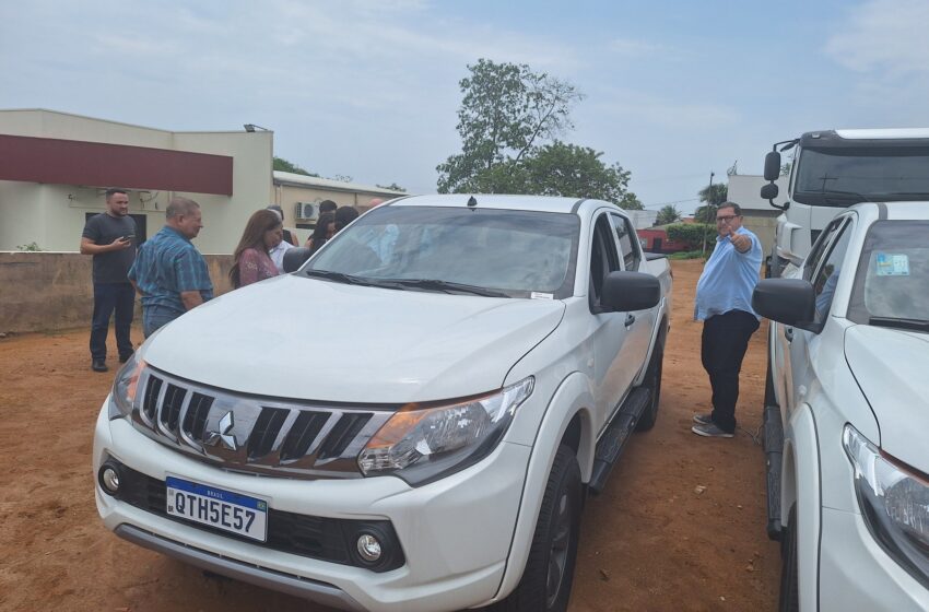  Reginaldo do Esporte  participou juntamente com o prefeito Paulo da Remap, da entrega de duas caminhonete para atender a saúde do nosso município