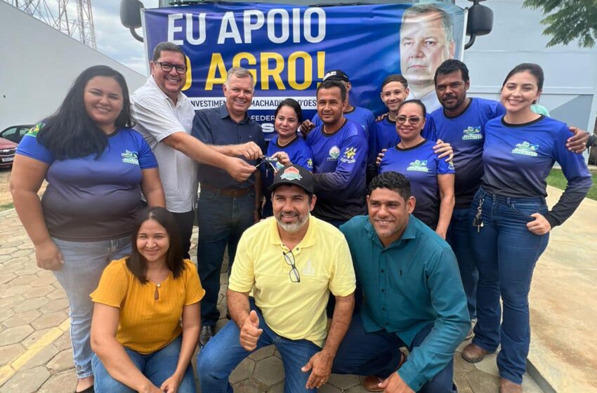  Deputado Federal Lúcio Mosquini Entrega Carreta Bitrem para Fortalecer a Agricultura Familiar em Machadinho