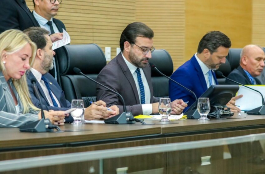  Parlamentares aprovam mudanças na Constituição Estadual e no Regimento Interno sobre eleição da Mesa Diretora