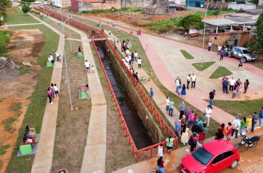  Confúcio Moura inaugura Canal da Amizade em Cacaulândia com grande festa popular