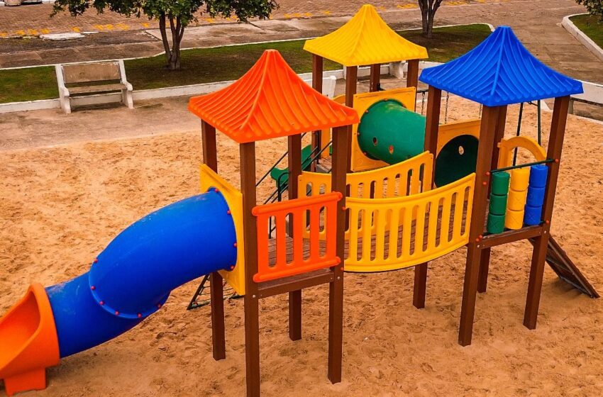  Deputado Nim Barroso entrega playground para a população de Pimenta Bueno