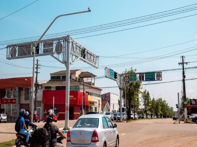  Sistema de monitoramento por câmeras em sinais de trânsito começa a funcionar na capital; veja locais