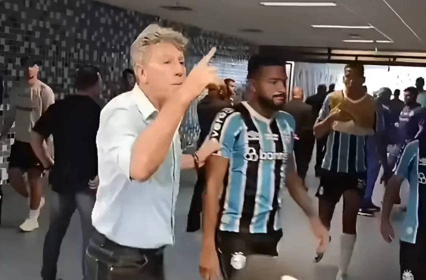  Renato retira jogador do Grêmio de entrevista após vitória sobre o São Paulo