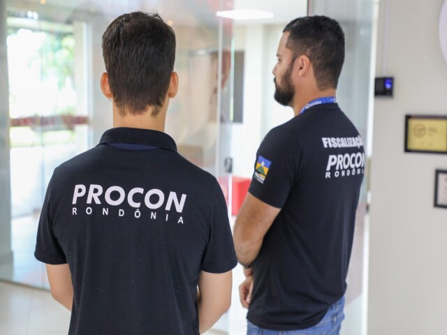  Procon realiza ação em instituições de ensino para garantir a lei do material escolar