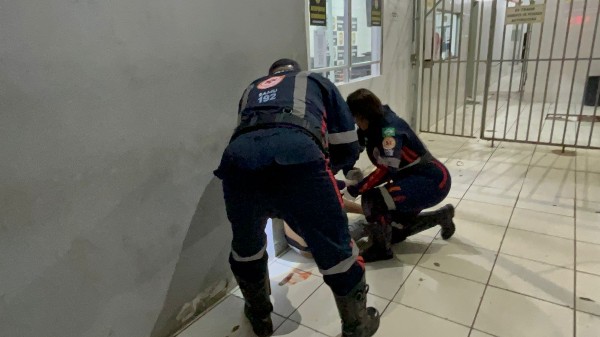  Jovem pede ajuda na delegacia depois de ataque a fachada