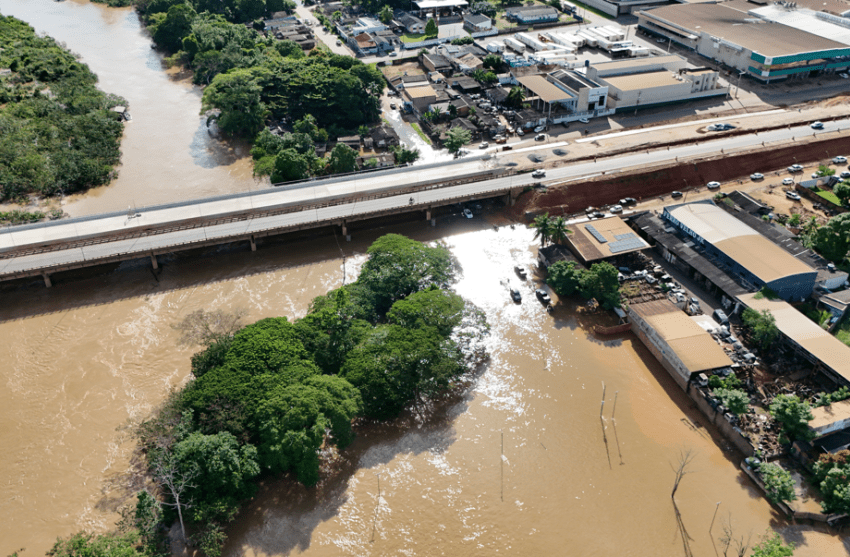  Entretenimento para UNS, TransStornos para Ultos: Rio Jaru Enfrenta Sua Primeira Cheia do Ano