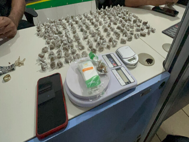  Ex-Presidiário é flagrado com Drogas em Garupa de Moto Aplicativa Na Zona Sul