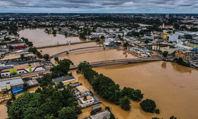 Rio Acre atinge cota de alagação e Defesa Civil alerta população de Rio Branco