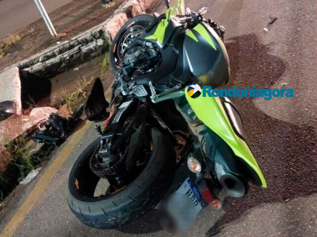 Motociclista perde controle de veículo e fica socorrido inconsciente em Porto Velho