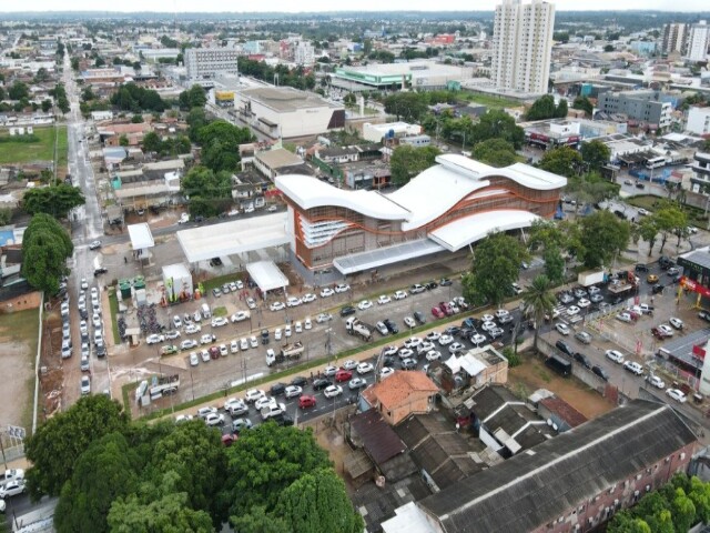 Prefeitura notifica empresa e suspende taxa de estacionamento na rodoviária