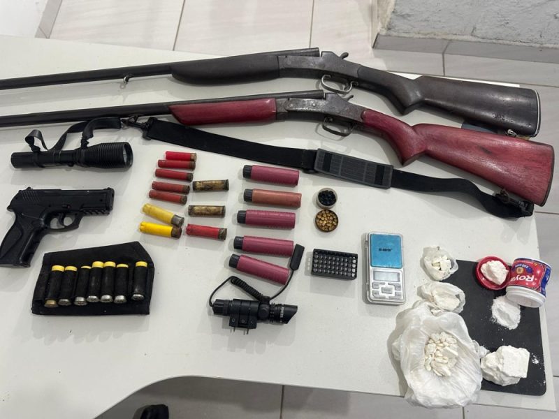 Homem é preso por violência doméstica, posse ilegal de armas e suspeita de tráfico na zona rural de Theobroma