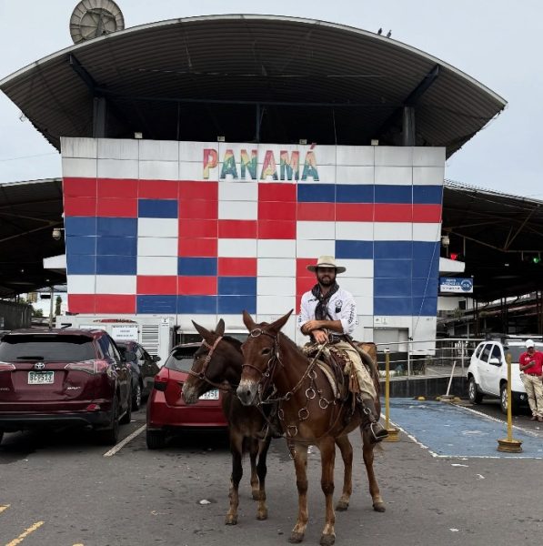 Jaru: Pedro Henrique, o “Berranteiro das Américas”, passa pela região viajando de mula desde o Texas rumo a Barretos