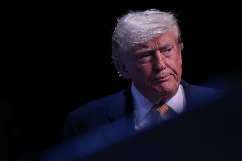 Trump se recusa a assinar projeto de lei habitacional histórico, visando o Partido Republicano